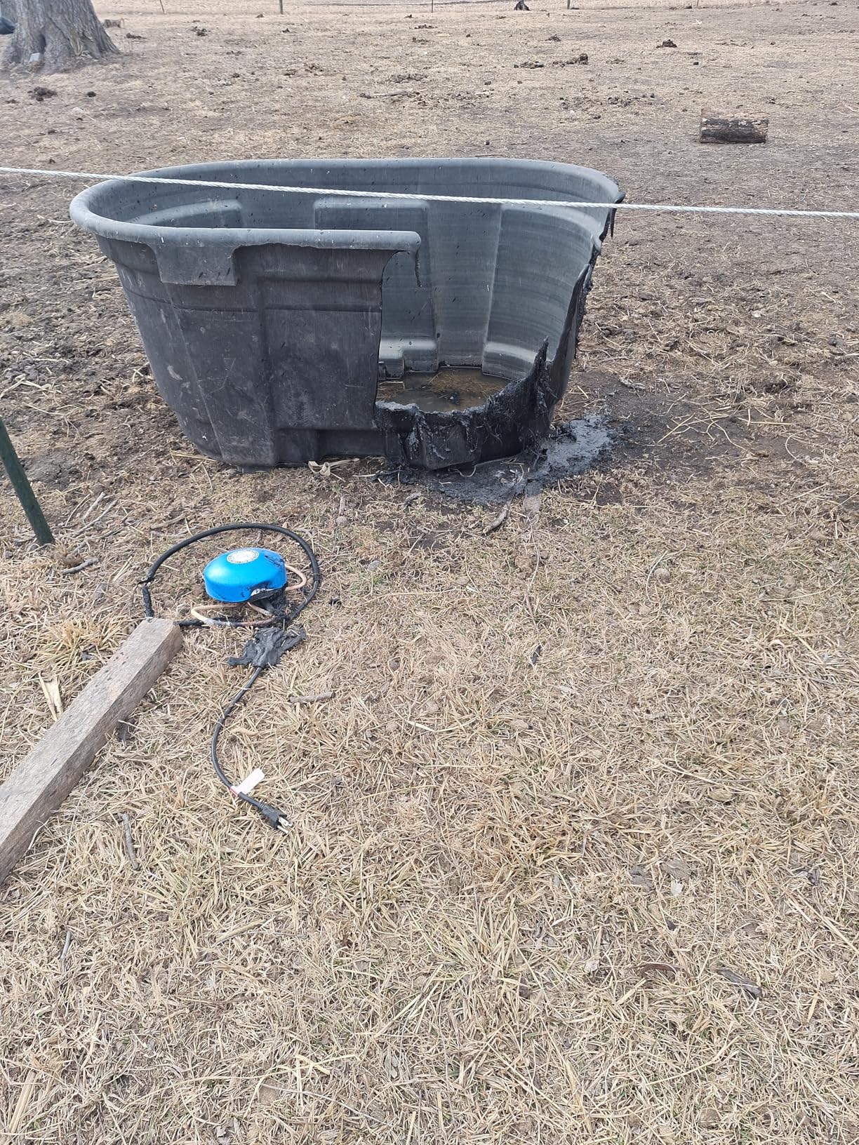 Farm Innovators H-4815 Economical Floating Metal Stock Tank De-Icer 1500W customer photo 1