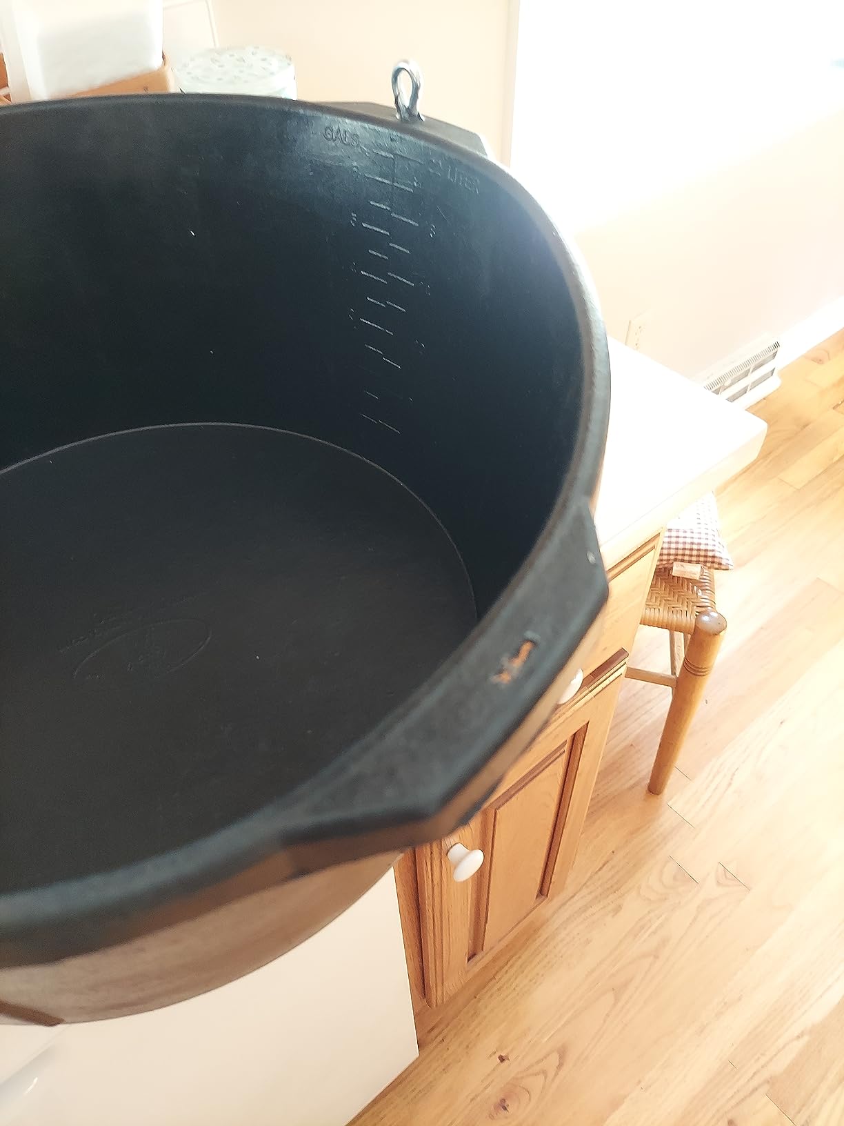 Little Giant Heavy Duty Rubber Tub with Hanging Hooks | Durable Rubber Feed Pan | Horse Feed Bucket | 6.5 Gal customer photo 1