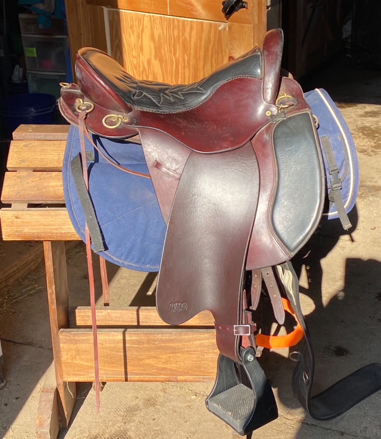 AJ Tack Polymer Trail Stirrups, Black, Shock-Absorbing Cushioned Foot Pads, 4 Neck Sizes, Lightweight, Western and English, Trail and Endurance Riding customer photo 2
