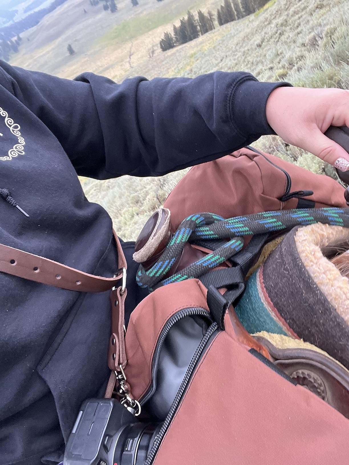 TrailMax Horse Horn Bags for Trail Riding - Large, Western Saddle Horn Bags, Insulated Trail Gear with Secure Fit & Grab-and-Go Liners (Brown) customer photo 2