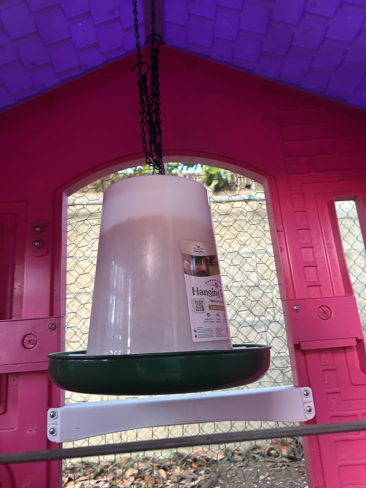 Harris Farms Plastic Hanging Poultry Feeder, Twist and Lock Base, For Medium to Large Flocks, Feeds up to 25 Birds, 10 lbs customer photo 2