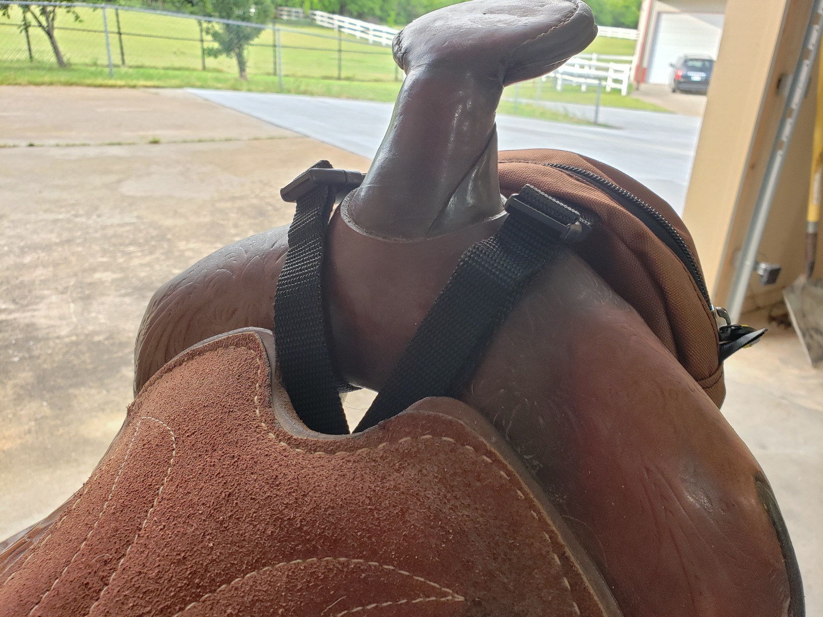 TrailMax Pommel Pocket - Compact Saddle Horn Storage Pouch for Trail Riding - Secure Front Saddle Bag for Phone, Snacks & Small Gear - Durable All-Weather Construction - Easy Access customer photo 2