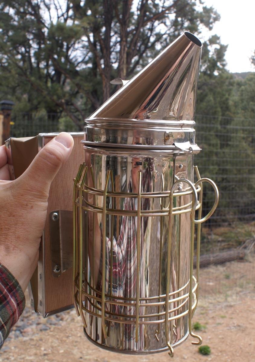 VIVO Large Stainless Steel Bee Hive Smoker, BEE-V001L | Heat Shield, Beekeeping Equipment, Tool Kit customer photo 1