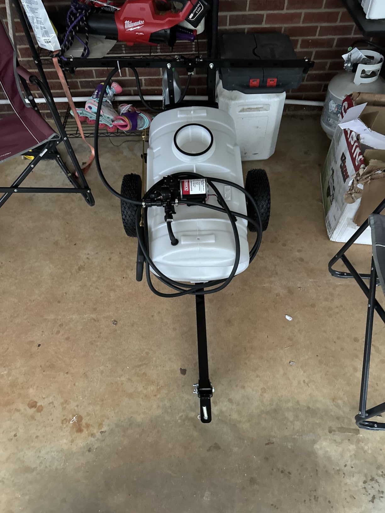 Chapin International Inc. 97600 15-Gallon, 12-Volt EZ Tow Dripless Fertilizer, Herbicide and Pesticide Sprayer, 15-Gallon (1 Sprayer/Package) customer photo 2