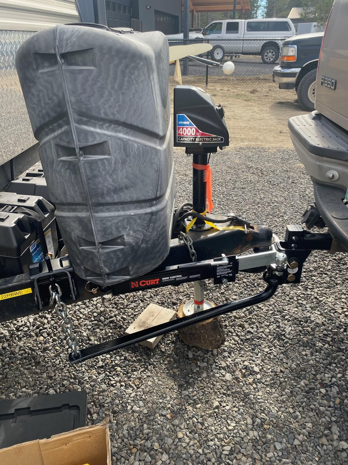 CURT 17063 Round Bar Weight Distribution Hitch with Sway Control, 2
