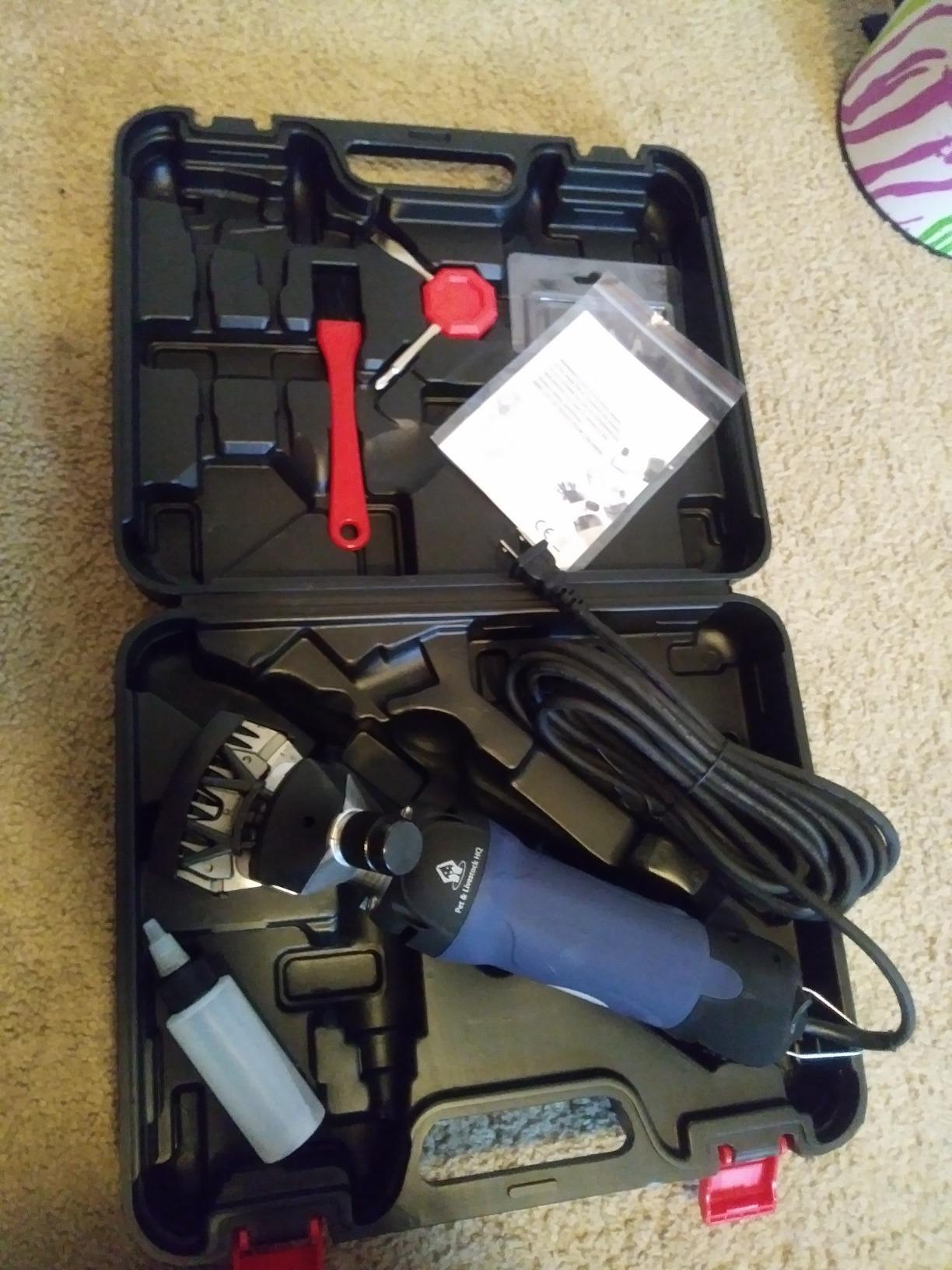 Sheep Shears Electric Clippers 2500RPM, 6-Speed Control - Heavy Duty Livestock Grooming Kit for Sheep, Goats, Alpacas, Llamas - Case, Low Vibration, 18.3ft Cord (2 Blades Included) customer photo 2