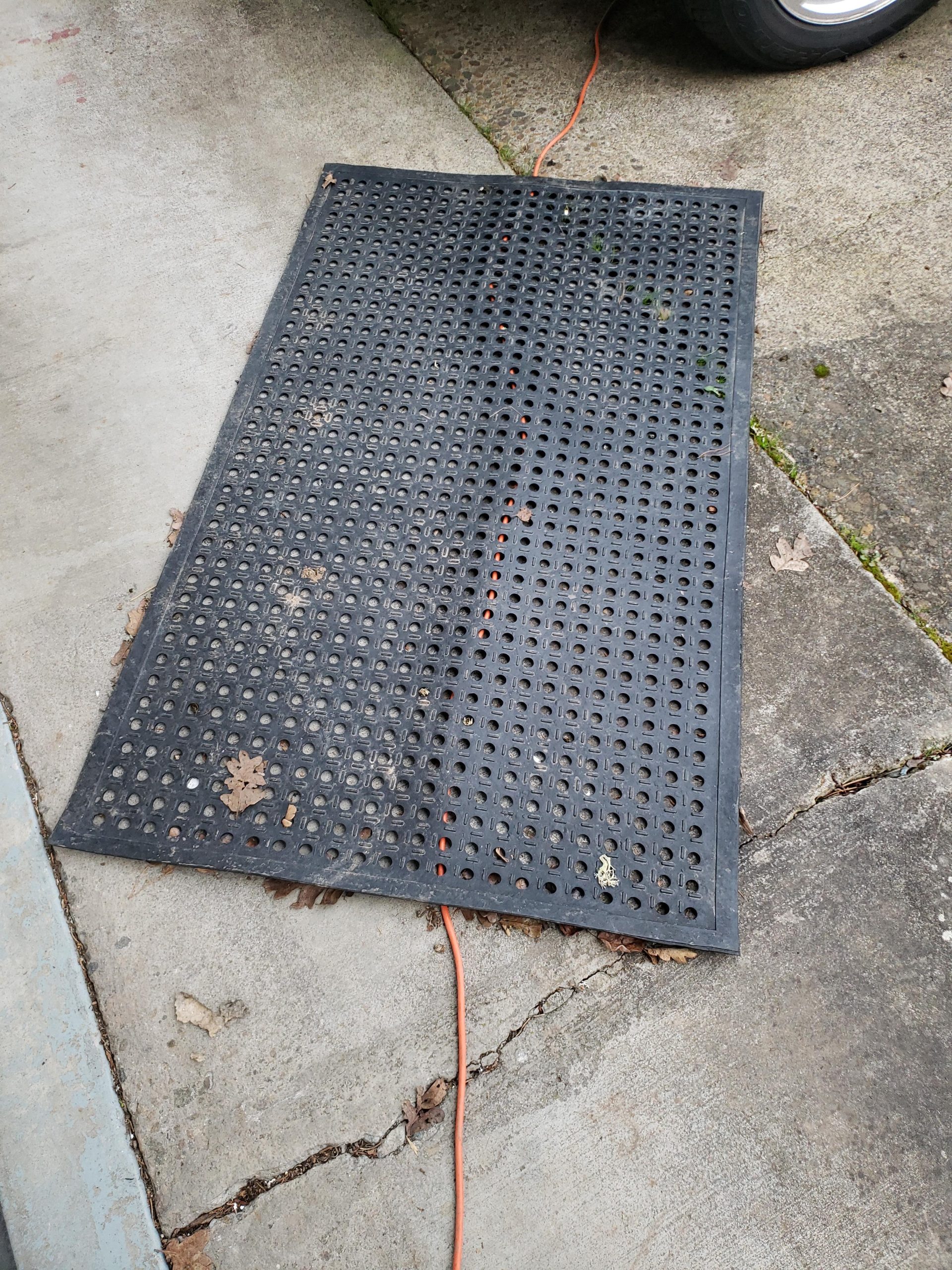 Lovinland 60 x 35 Heavy Duty Outdoor Rubber Drainage Mat with Holes customer photo 2