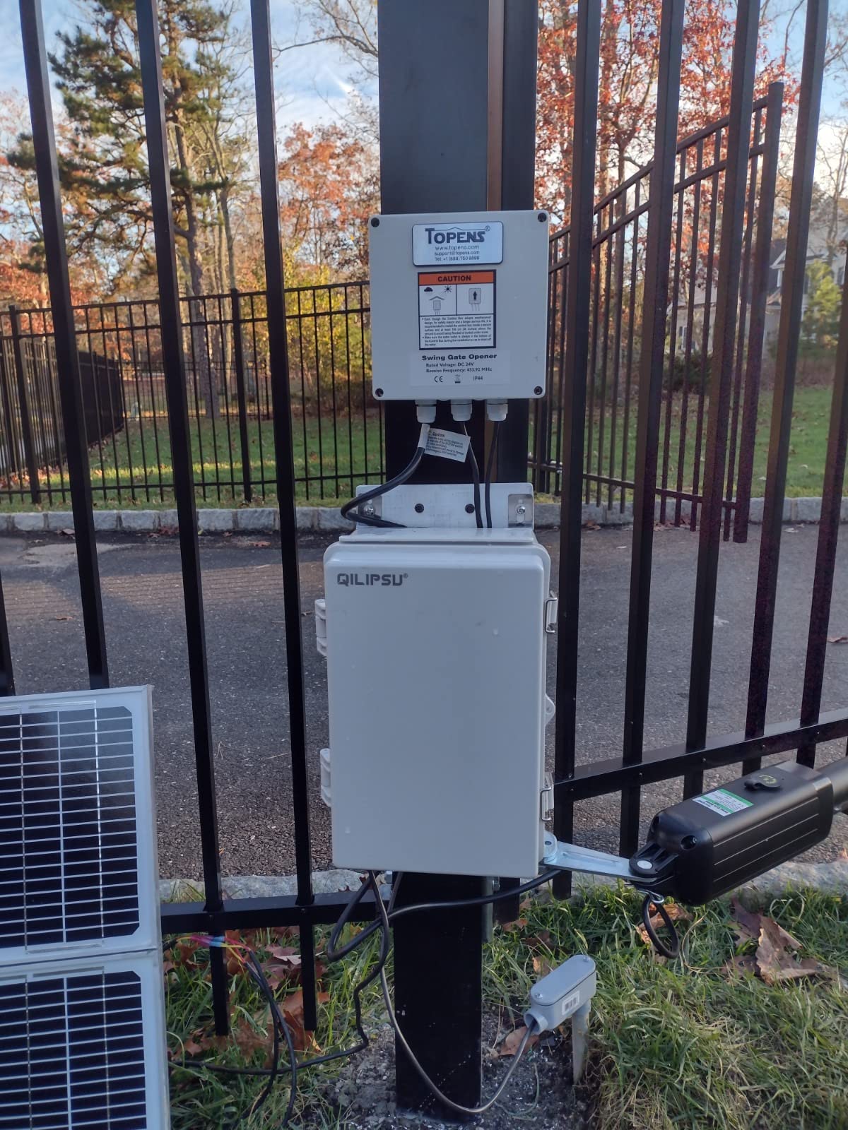 TOPENS AD5S Automatic Gate Opener Kit Medium Duty Solar Dual Gate Operator for Dual Swing Gates Up to 16 Feet or Max 550 Pounds Gate Motor Solar Panel customer photo 2