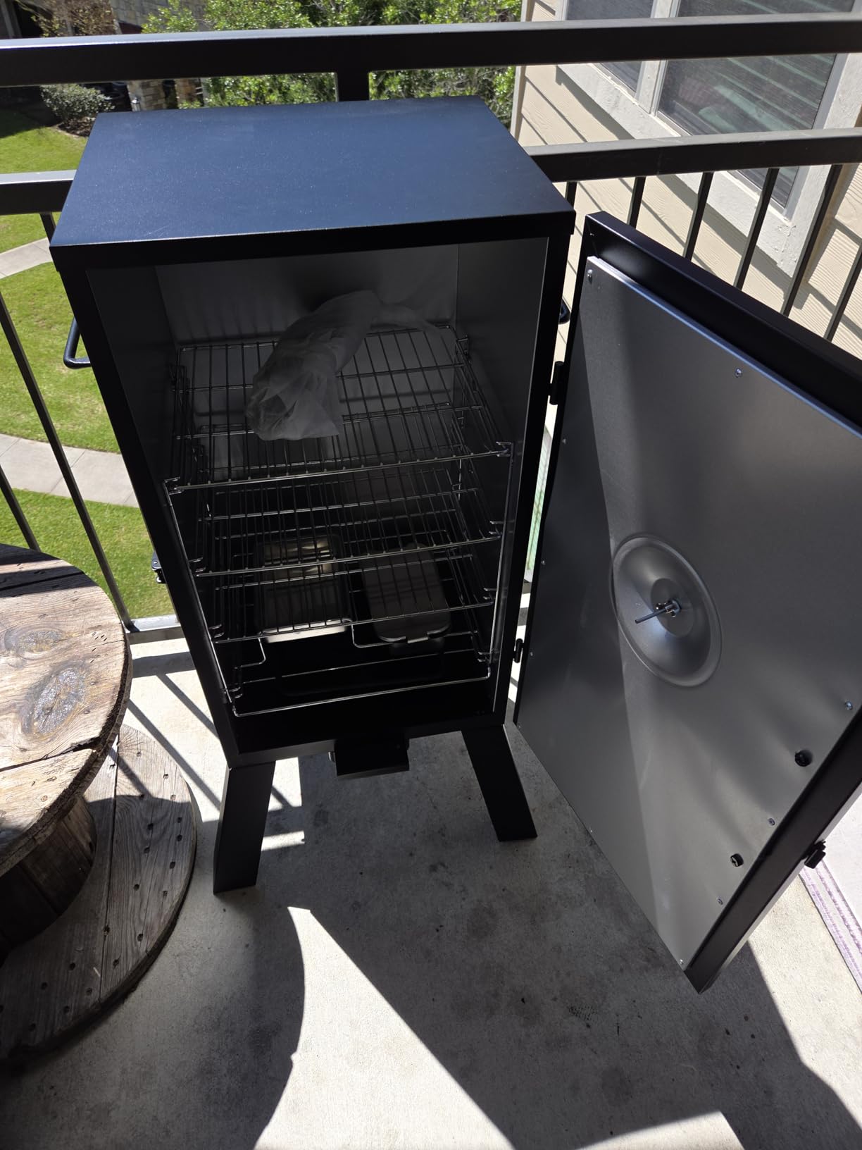 Masterbuilt® 30-inch Electric Vertical BBQ Smoker with Analog Temperature Control, Chrome Smoking Racks and 535 Cooking Square Inches in Black, Model MB20070210 customer photo 2