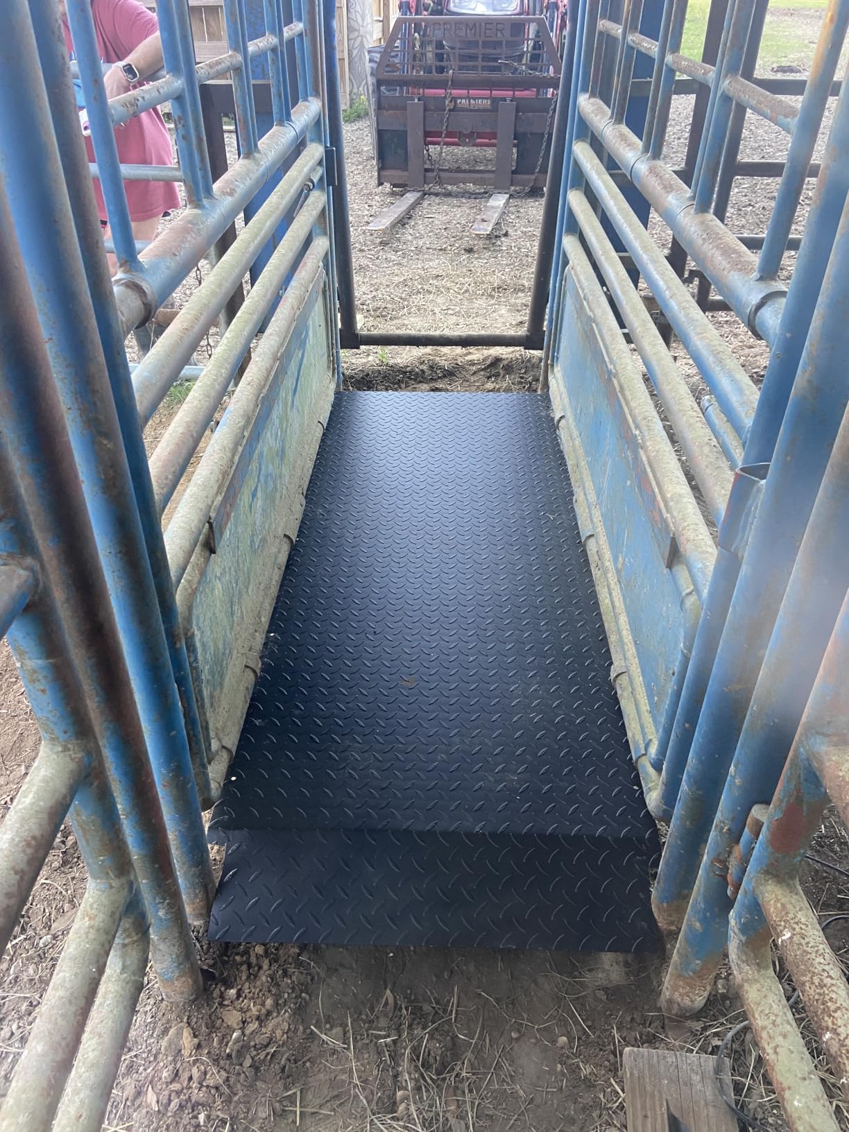 PEC Portable Animal Floor Scale for Small Animal Medium Livestock, 2000 lb Animal Scales for Farm Calf, Pig, Goat, Sheep, Rubber Mat Included, Platform 50