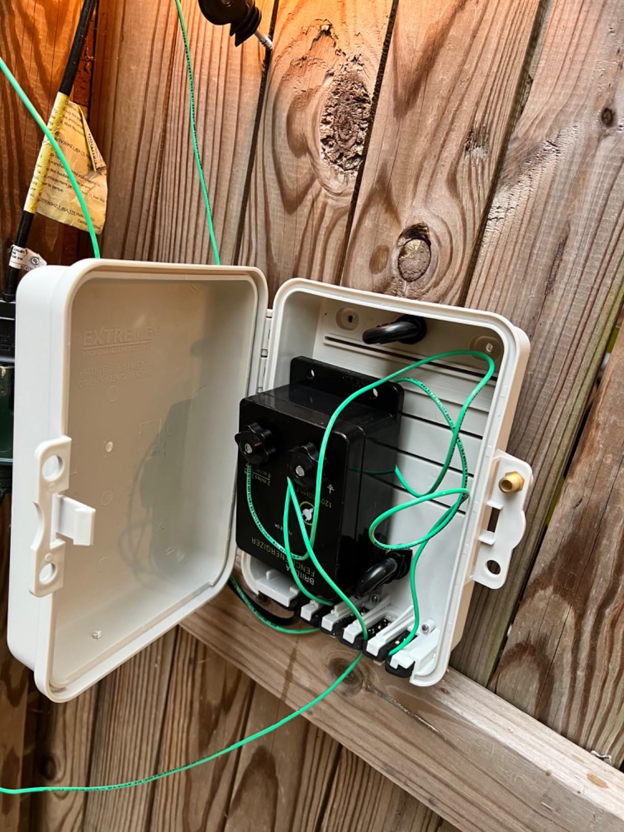 Briidea 2-Mile Electric Fence Energizer for Preventing Wild Animals Intruding 8 Acres Output Voltage 5000 V 0.1Joule customer photo 1