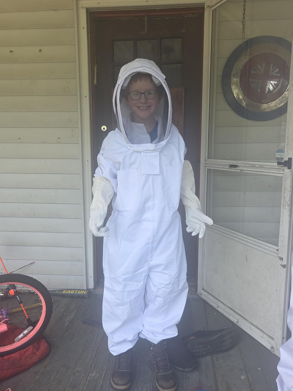 LONGADS Professional Bee Suit for Men and Women, Full Body Beekeeping Suit with Gloves & Protective Round Veil, Size L (Fits 61-65 Inches / 5'1