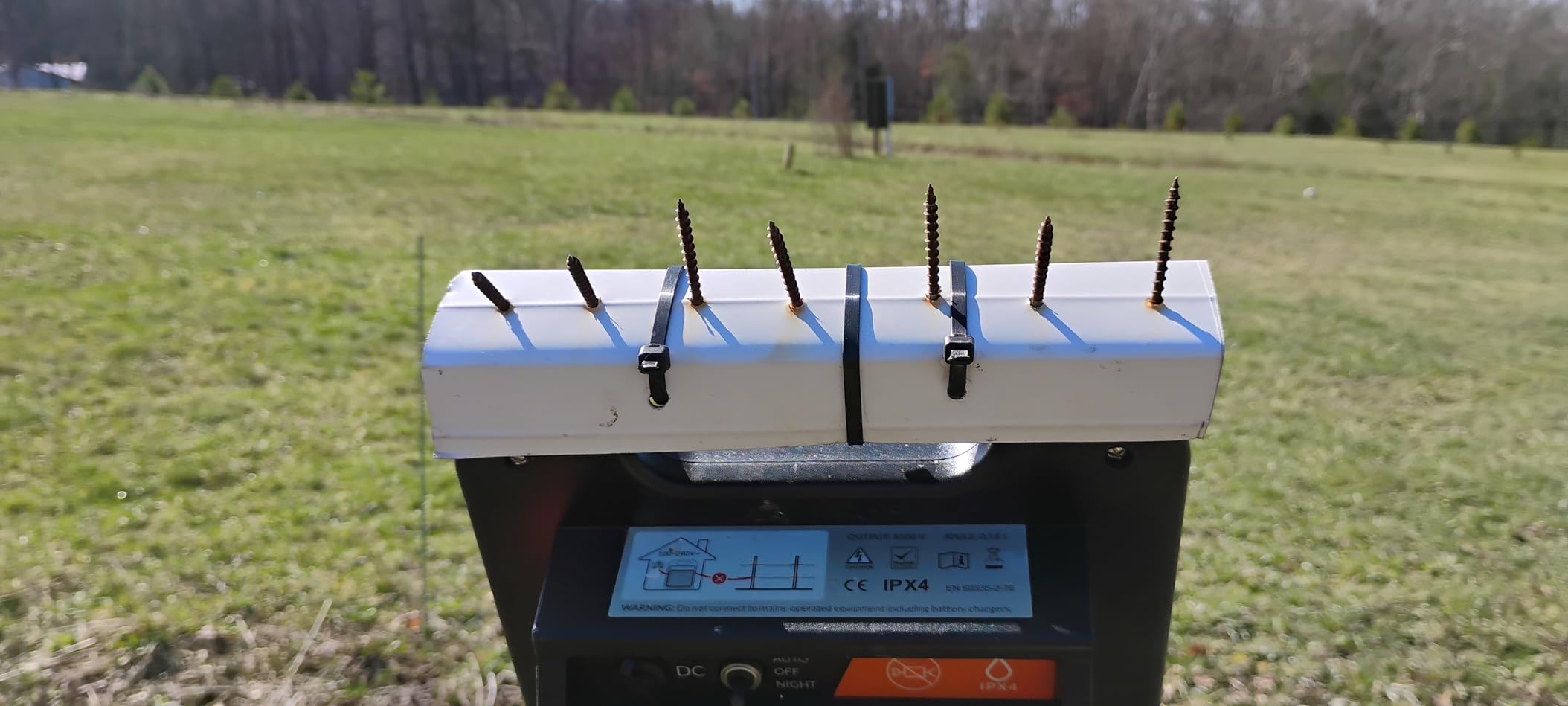 10 Miles Solar Electric Fence Charger with Day/Night Mode, 0.16J Portable Solar Fence Charger with Rechargeable Solar Panel for 24-Hour Uninterrupted Protection Electric Fence Energizer customer photo 2