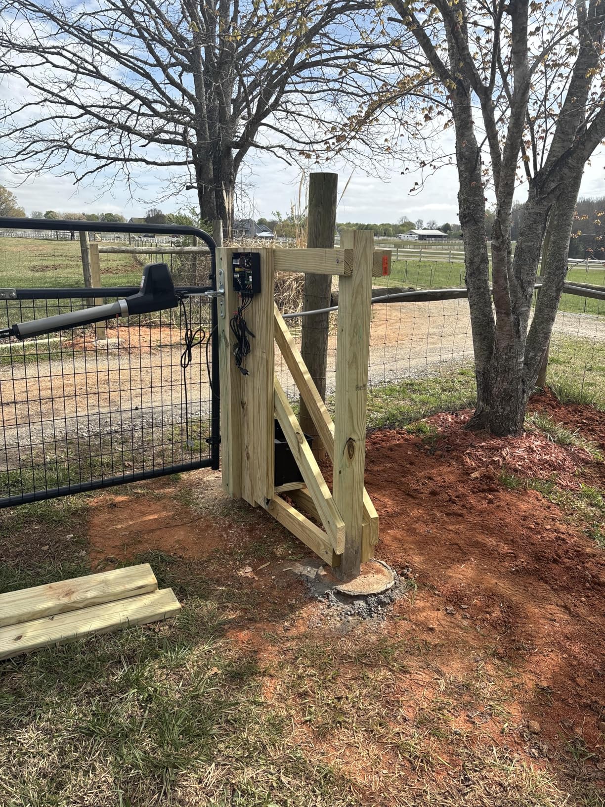TOPENS AT6131S Solar Single Swing Gate Opener Medium Duty Automatic Gate Motor for Single Swing Gates Up to 18ft, Electric Driveway Gate Operator AC Powered with Solar Panel Remote Control Kit customer photo 1
