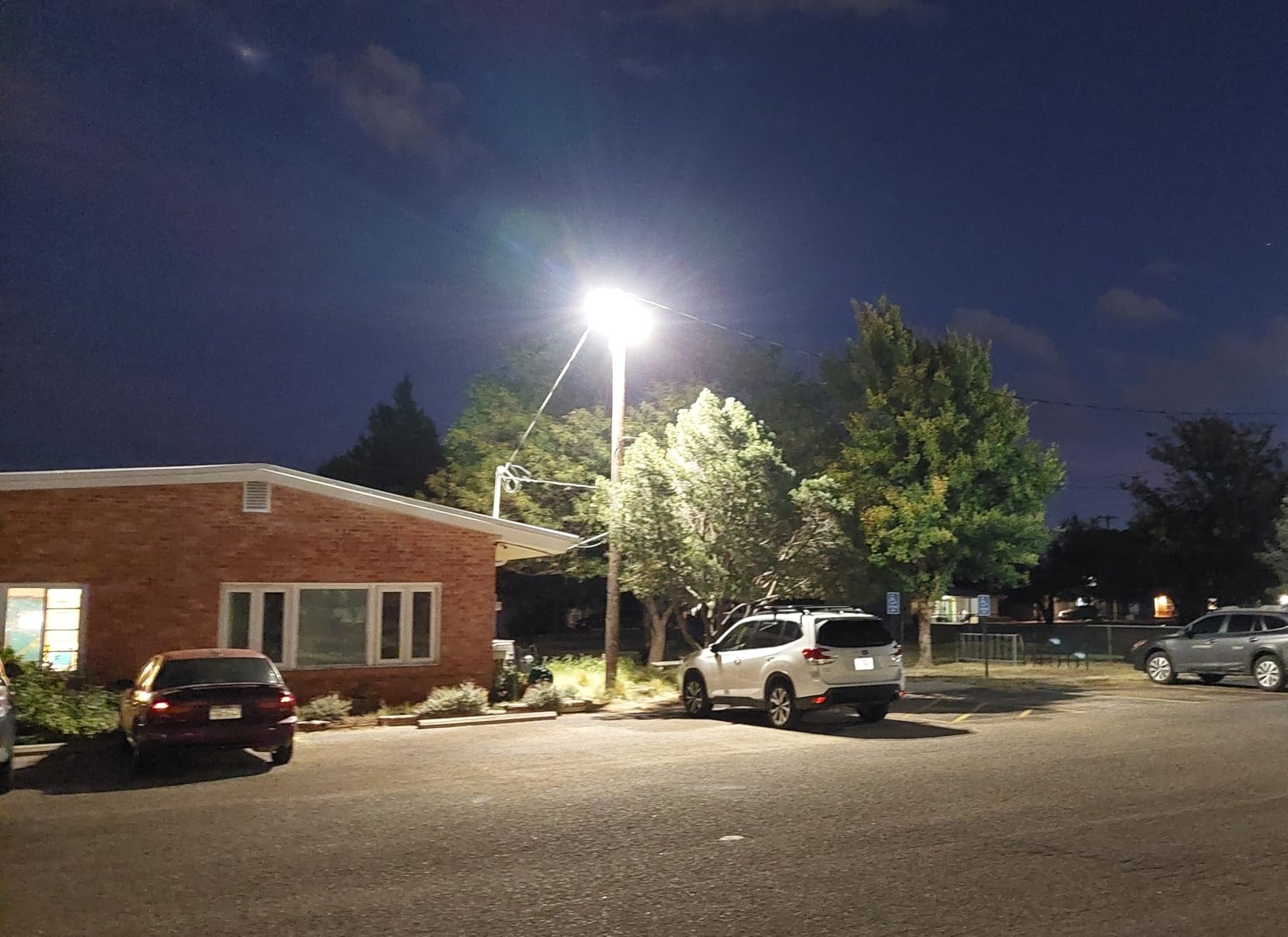 Owleye 6000LM Dusk to Dawn Outdoor Lighting LED Barn Light Security Lights, 42W 4000K Daylight, AC 110-240V, ETL Listed, Waterproof Outside Lights for Yard Warehouse Garage customer photo 1