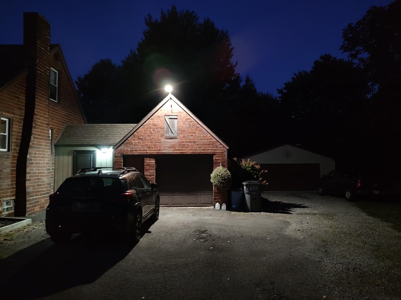 Owleye 6000LM Dusk to Dawn Outdoor Lighting LED Barn Light Security Lights, 42W 4000K Daylight, AC 110-240V, ETL Listed, Waterproof Outside Lights for Yard Warehouse Garage customer photo 2