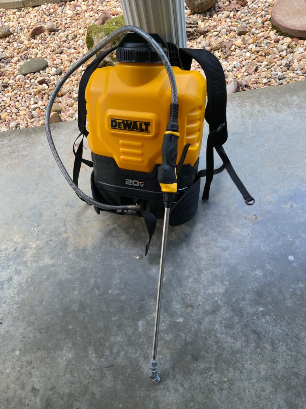 DEWALT 20V* Lithium-ion Battery Powered Backpack (Tool Only), 4 Gallons customer photo 1
