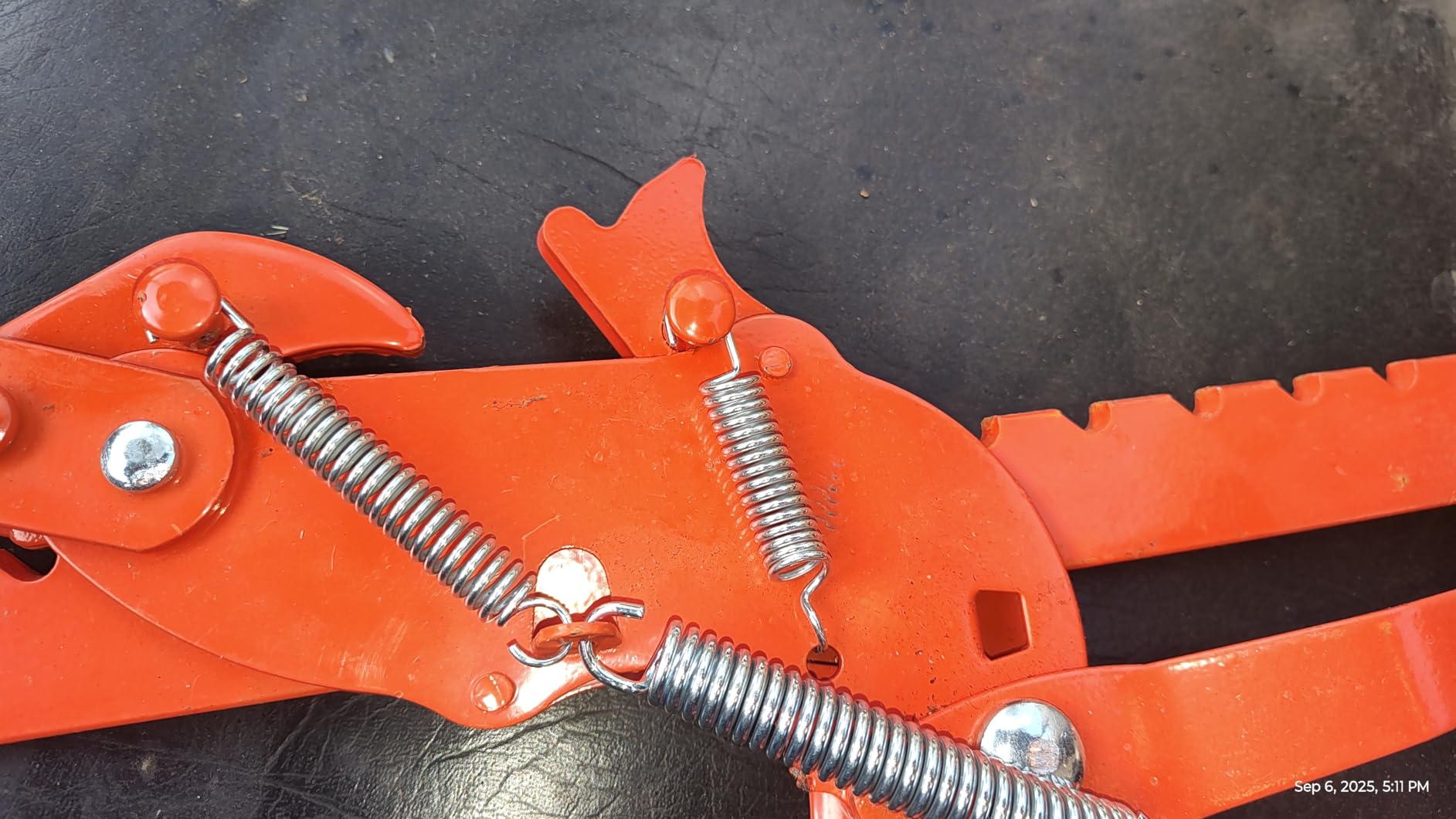 Heavy Duty Carbon Steel Fence Stretcher Tool, All Purpose Wire Tensioner for Barbed & Smooth Wire Fence, Fence Fixer and Splicer for Agricultural, Ranch & Residential Fences customer photo 1