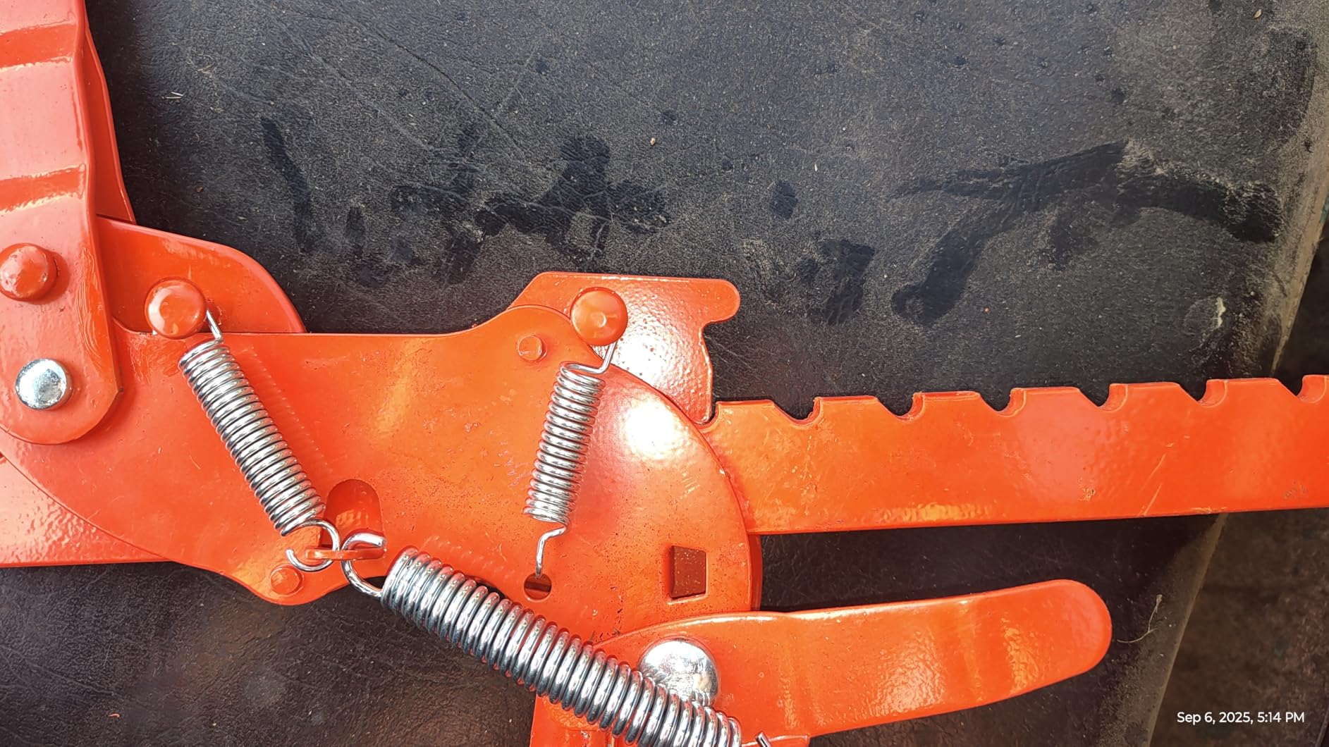 Heavy Duty Carbon Steel Fence Stretcher Tool, All Purpose Wire Tensioner for Barbed & Smooth Wire Fence, Fence Fixer and Splicer for Agricultural, Ranch & Residential Fences customer photo 2