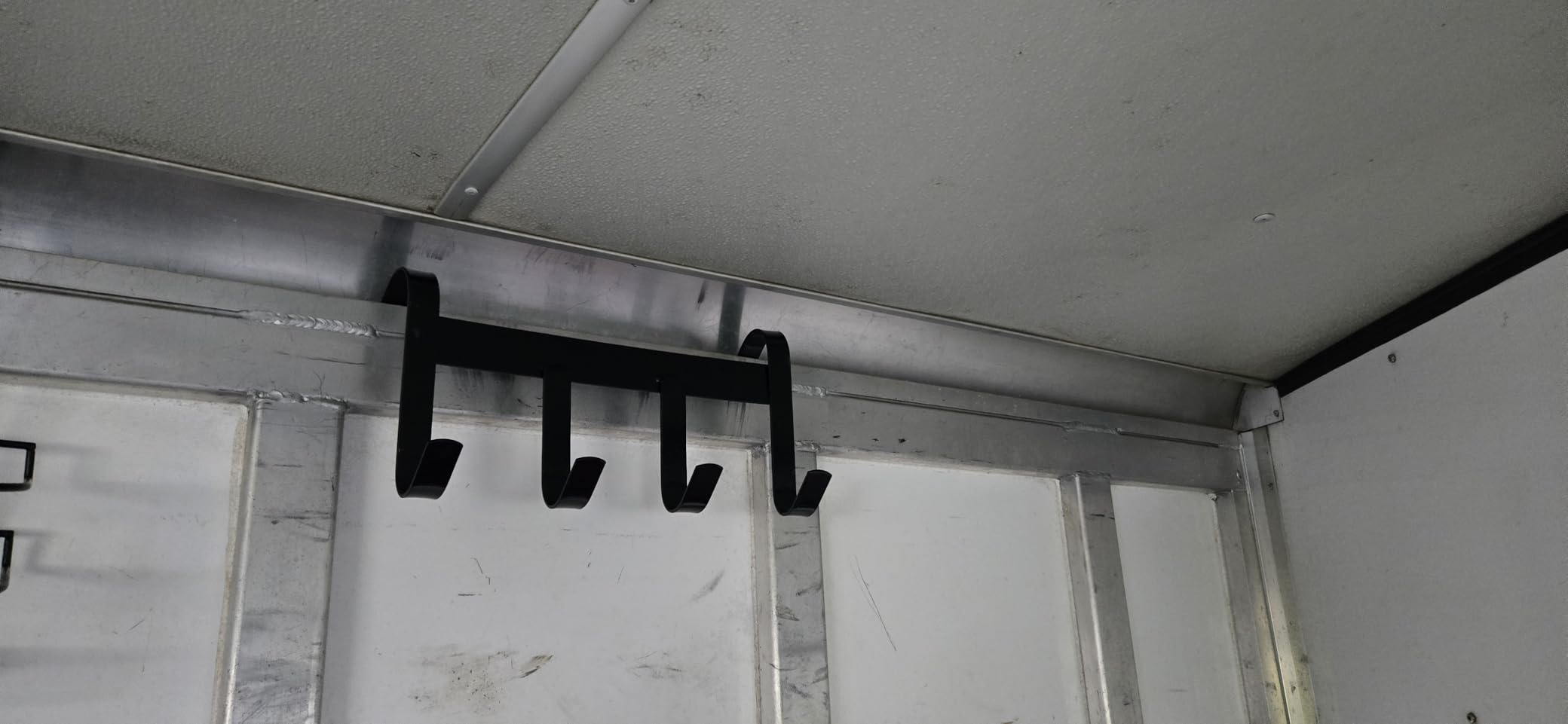 Dunzy 2 Pcs Black Tack Rack with Swivel Hooks 6 Hook Horse Trailer Organizer Portable Tacks Hangers Hanging Bridle for Horse Tack Holder Stall Barn and Fence Trailer Accessories customer photo 1