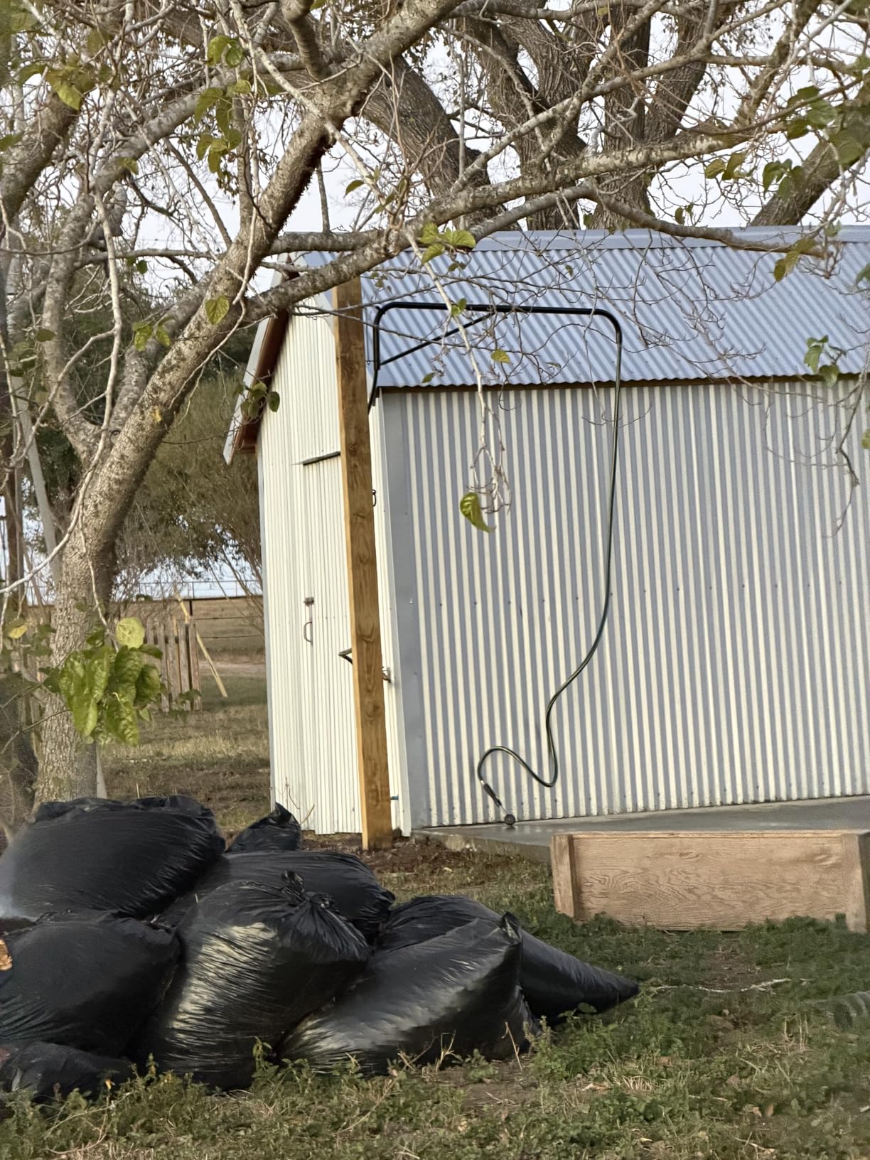 Swinging arm Horse Wash Attachment - Wall-mounted Spray Boom Preventing Tangling and Trampling While Washing Your Horse. Hose Not Included, Fits Standard Garden Hose customer photo 1