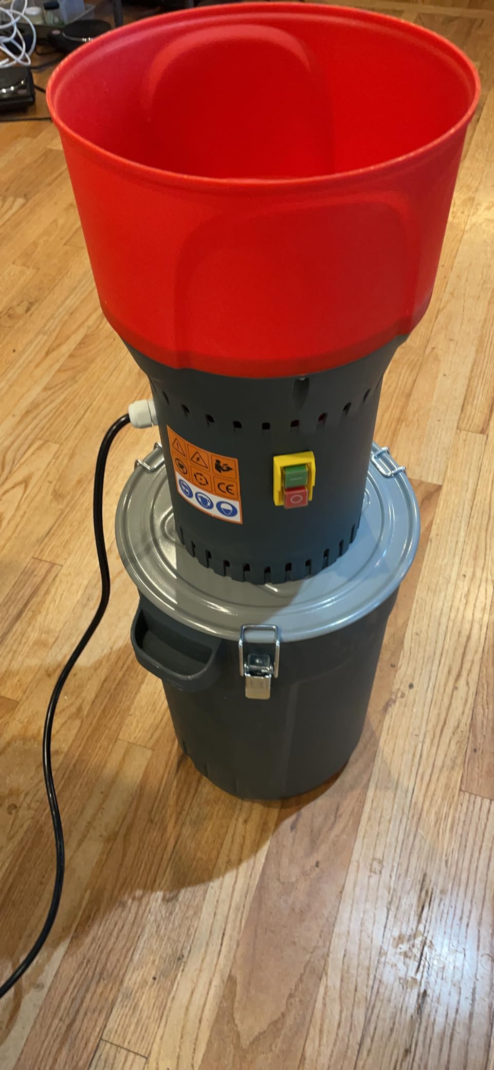 6.6 Gallon Electric Corn Grinder Mill for Chicken Feed, Grain Mill Grinder with 7 Screens, Heavy Duty Feed Grinder for Corn, Wheat, Rice, Soybeans, Livestock Feed, Farm & Homestead Use customer photo 1