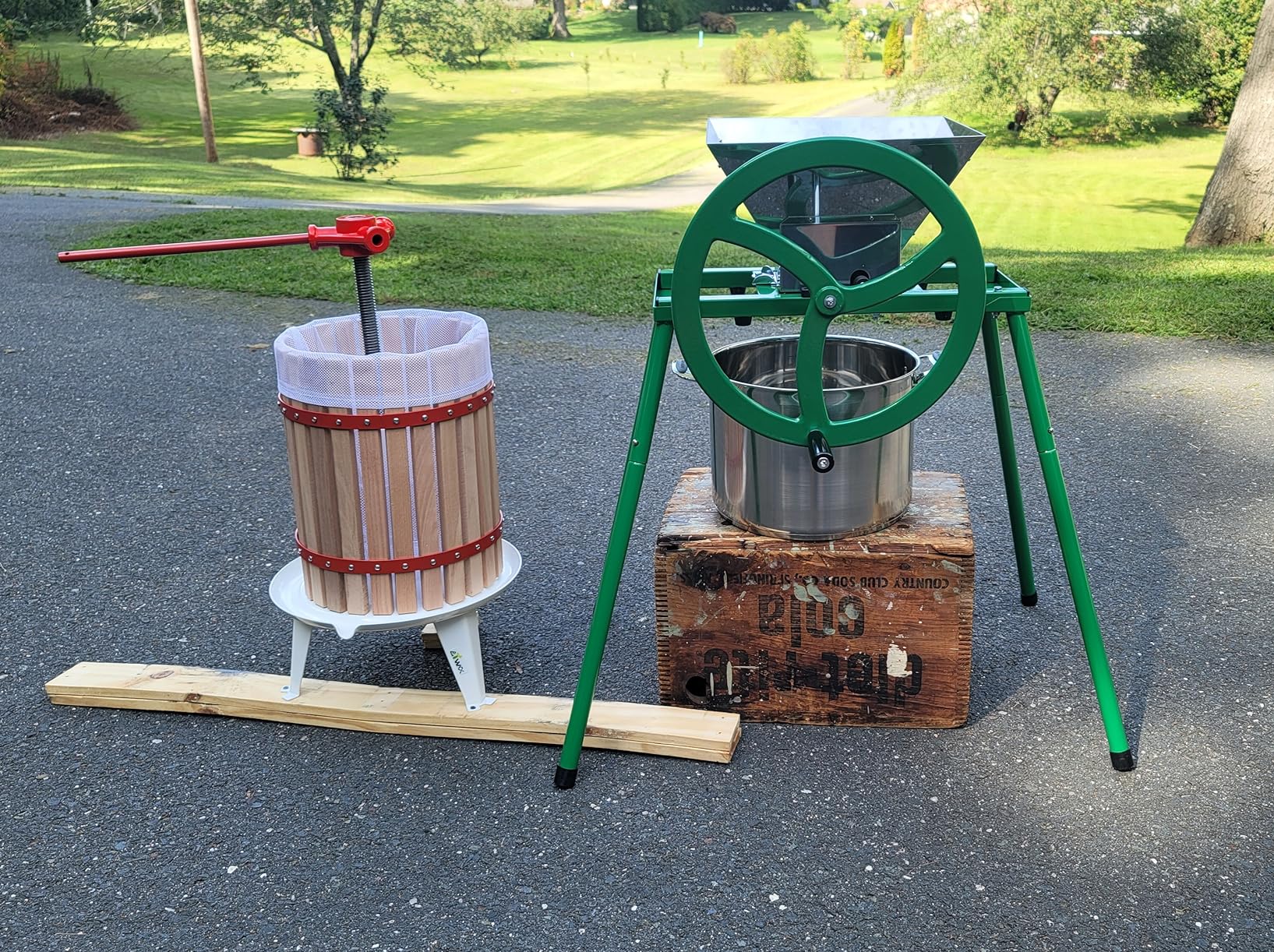 7.9 Gallon Green Fruit and Wine Press, Manual Cider Juice Maker with Solid Beech Wood Basket & Heavy-Duty Stand for Apples, Grapes, Berries customer photo 2