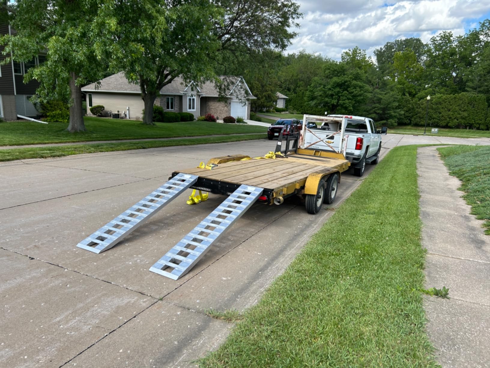 labwork 84 Inch X 15 Inch Silver Aluminum Trailer Ramps 6000LBS 1 Pair Hook Ramp Attachment End customer photo 1