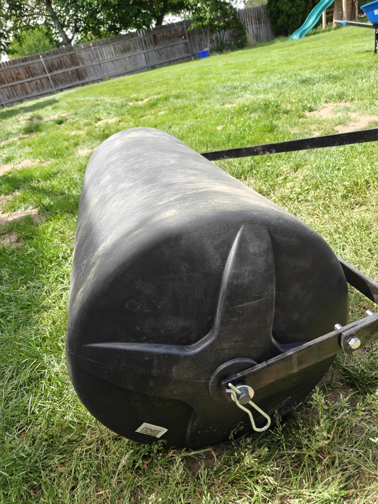 Tow Behind Lawn Roller, 400lbs Sand/Water Filled Yard Roller, LLDPE Drum and Steel Frame Sod Roller with Easy-Turn Plug, Tow Behind a Tractor or ATV for Lawn, Garden, Farm, Park, Black customer photo 1