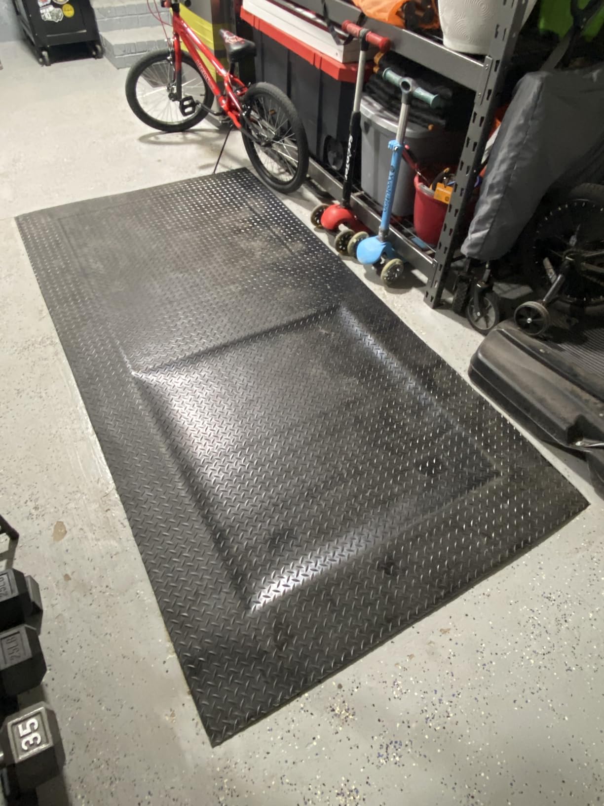 VEVOR Diamond-Plate Rubber Flooring Roll, 3 mm x 4 ft x 6 ft Garage Floor Mat, SBR Rubber Garage Flooring Roll, Easy to Clean, Diamond Plate Rubber Mat for Under Cars, Garage Industry Gym, Black customer photo 2