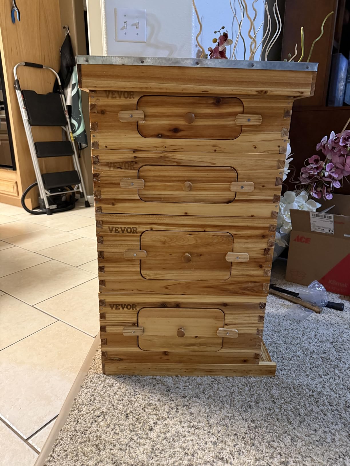 VEVOR 10 Frame Bee Hive, Beeswax Coated Fir Wood, Bee Hives Starter Kit, 2 Deep + 2 Medium Bee Boxes Langstroth Beehive Kit with Transparent Acrylic Windows and Foundations for Beginners customer photo 1
