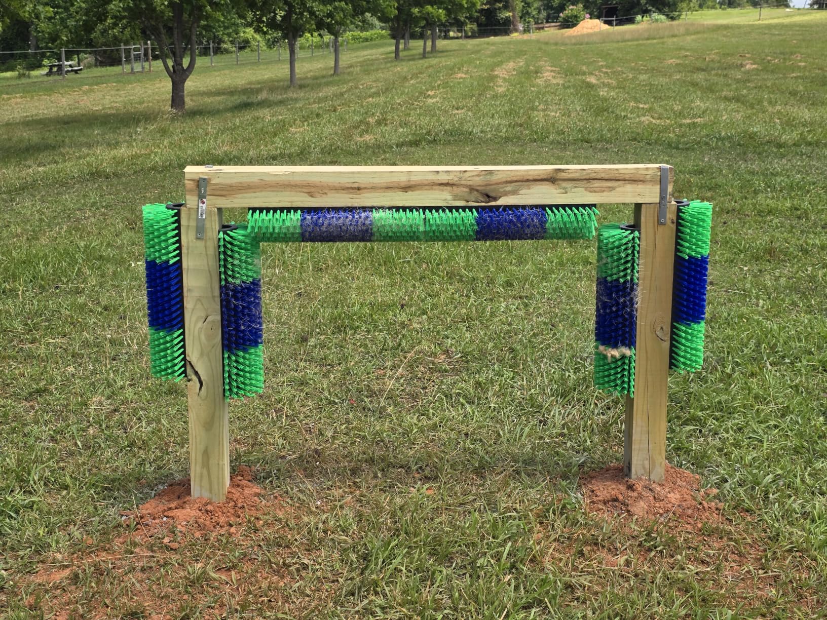 Livestock Scratching Brush Goat Scratcher Full Massage Grooming Brush with 8 Screws for Cattle, Sheep, Horses, Pigs customer photo 1