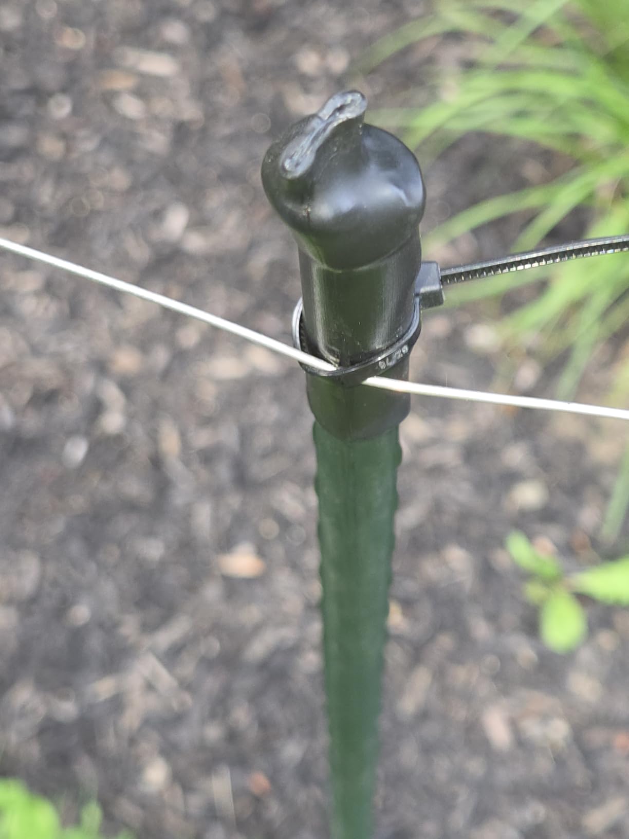15.5J Electric Fence Charger, 15.5 Joules 600 Acres, Input 12V Output 12KV | AC DC 2 in 1 Powered Supply, with Display Remote and Alarm, Keep Out Predators, Contain Cattle Cow and Livestock customer photo 1