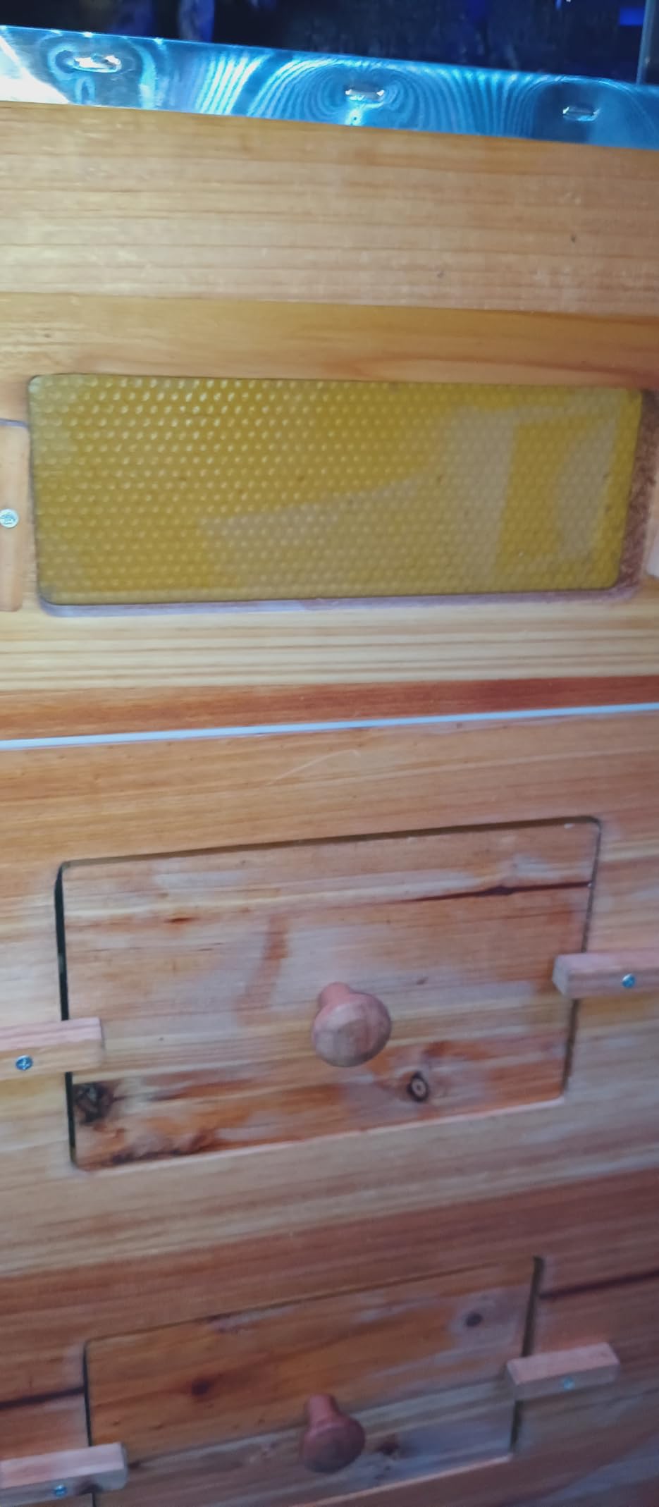 Aivituvin Bee Hive Bee Box 10 Frame Upgrade with All-Around Metal Frame Bee Castle Coated with 100% Beeswax Includes Waxed Foundations, 2 Deep Boxes & 1 Medium Box customer photo 1