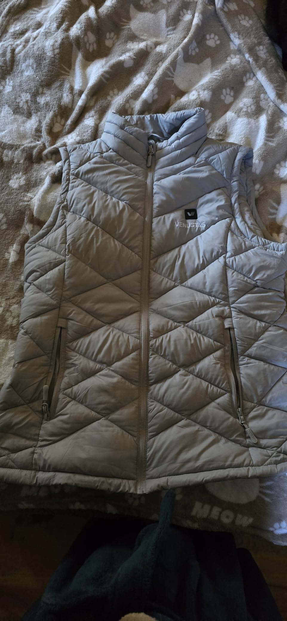 Venustas Lightweight Women's Heated Quilted Vest with Battery, Rechargeable Electric Vest for Walking, Hiking & Daily Use customer photo 2