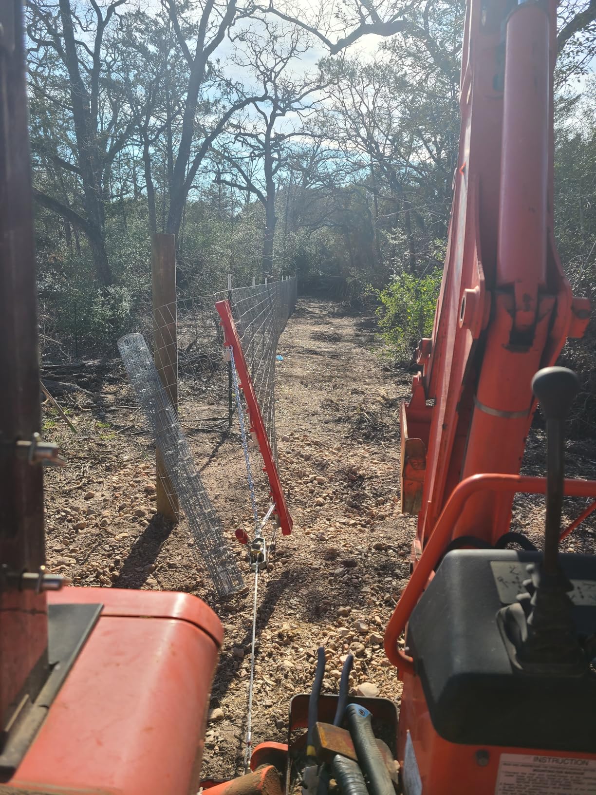 4ft Woven Wire Fence Stretcher Bar with 5 Wedges | Wire Stretcher Fence Suitable for Fixing Fences on Farms, Pastures, Garden Barriers (Red) customer photo 1