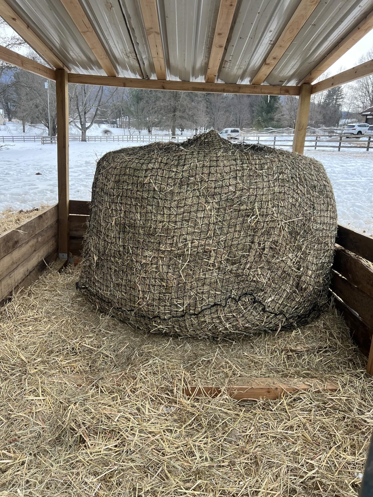 Dayimado Large Round Bale Hay Net, 6x6 Ft Sturdy Hay Net Slow Feed for Horses, Fits Round Bales 5x5-6x6 or Square Bales 3x3x8-4x4x8 with 1.5