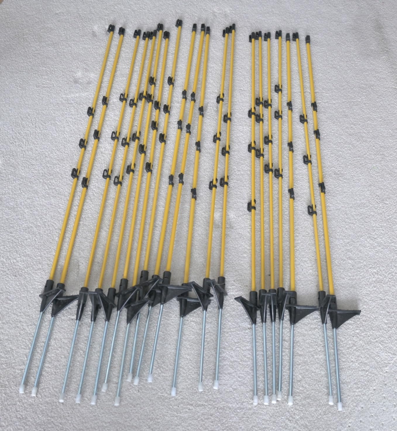 50 Inches Fiberglass Step in Electric Fence Posts, Temporary Fence Stakes for Cows, Sheep and Animals Fence, Snow Fence, Garden Protection, Portable Fence Ideal for Electric Fencing-20 Posts customer photo 1