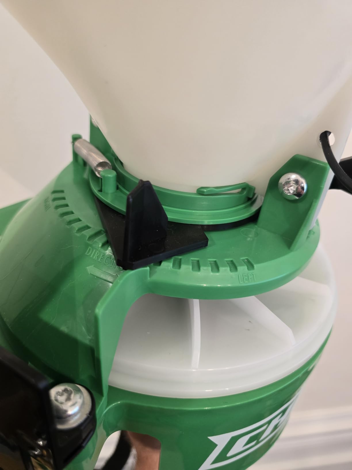 Chapin 8700G Chest Mounted Spreader, 35Lb Capacity customer photo 2