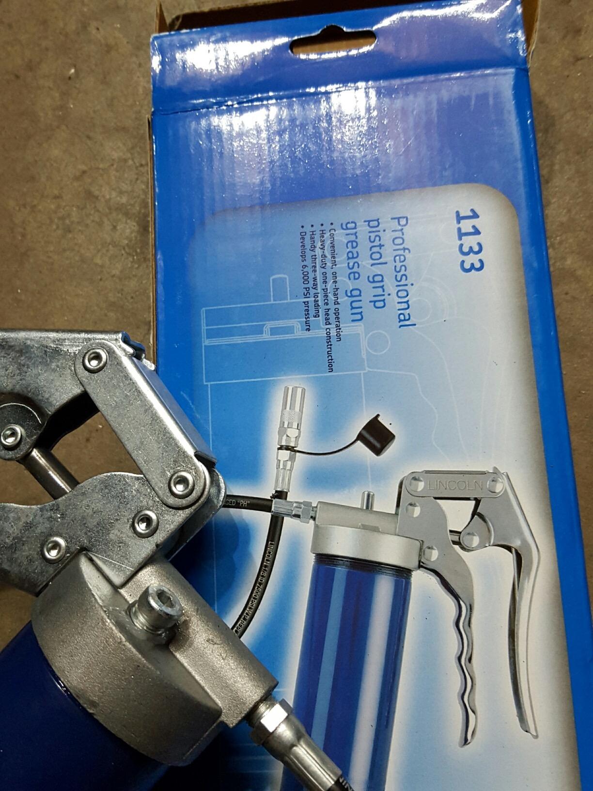 Lincoln 1133 Pistol Grip Grease Gun with 18