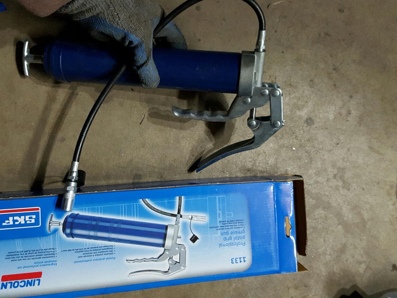 Lincoln 1133 Pistol Grip Grease Gun with 18