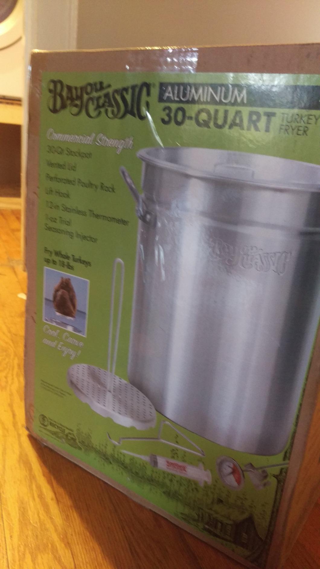 Bayou Classic Turkey Fryer Set - Poultry Rack, Hook, Thermometer, Injector - 30 Qt - Aluminum customer photo 1