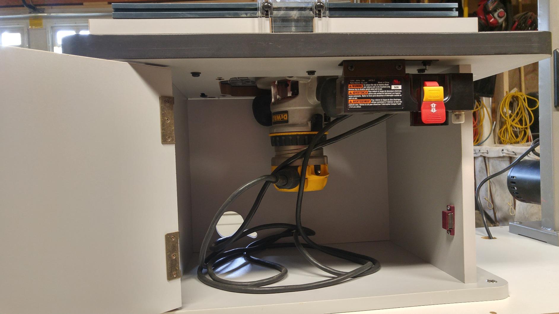 BOSCH RA1171 25-1/2 in. x 15-7/8 in. Benchtop Laminated MDF Top Cabinet Style Router Table with 2 Dust Collection Ports customer photo 2