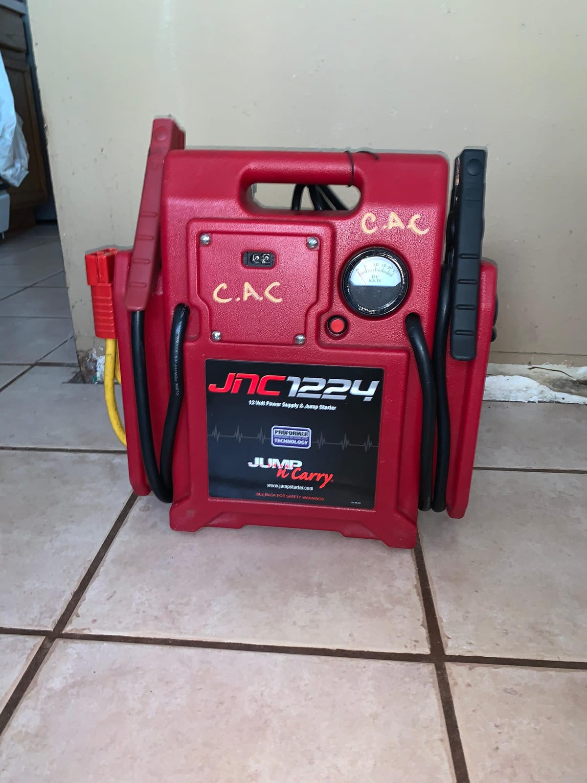 Clore Automotive Jump-N-Carry JNC1224 3400/1700 Peak Amp 12/24V Jump Starter customer photo 2