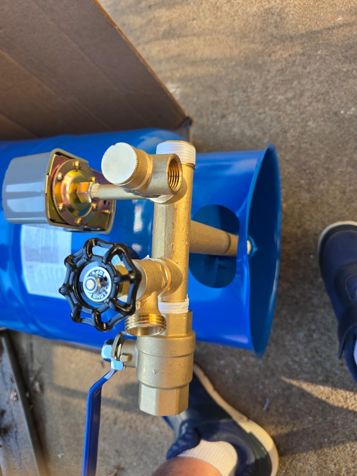 WaterWorker HT-30B Vertical Pressure Well Tank, 30-gallon tank with 26-gallon capacity, Blue customer photo 2