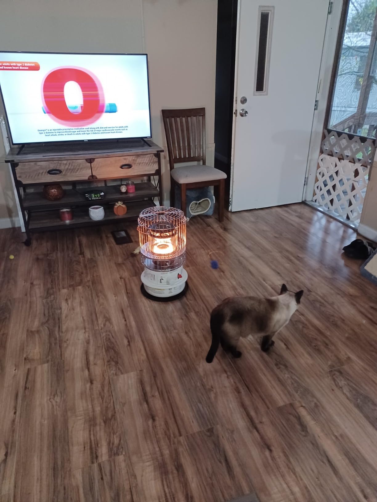 Kero World Kerosene Convection Wick Heater with Radiant and Convective Heat, Lightweight Portable Compact Design, and Sure Seat Chimney System, White customer photo 2