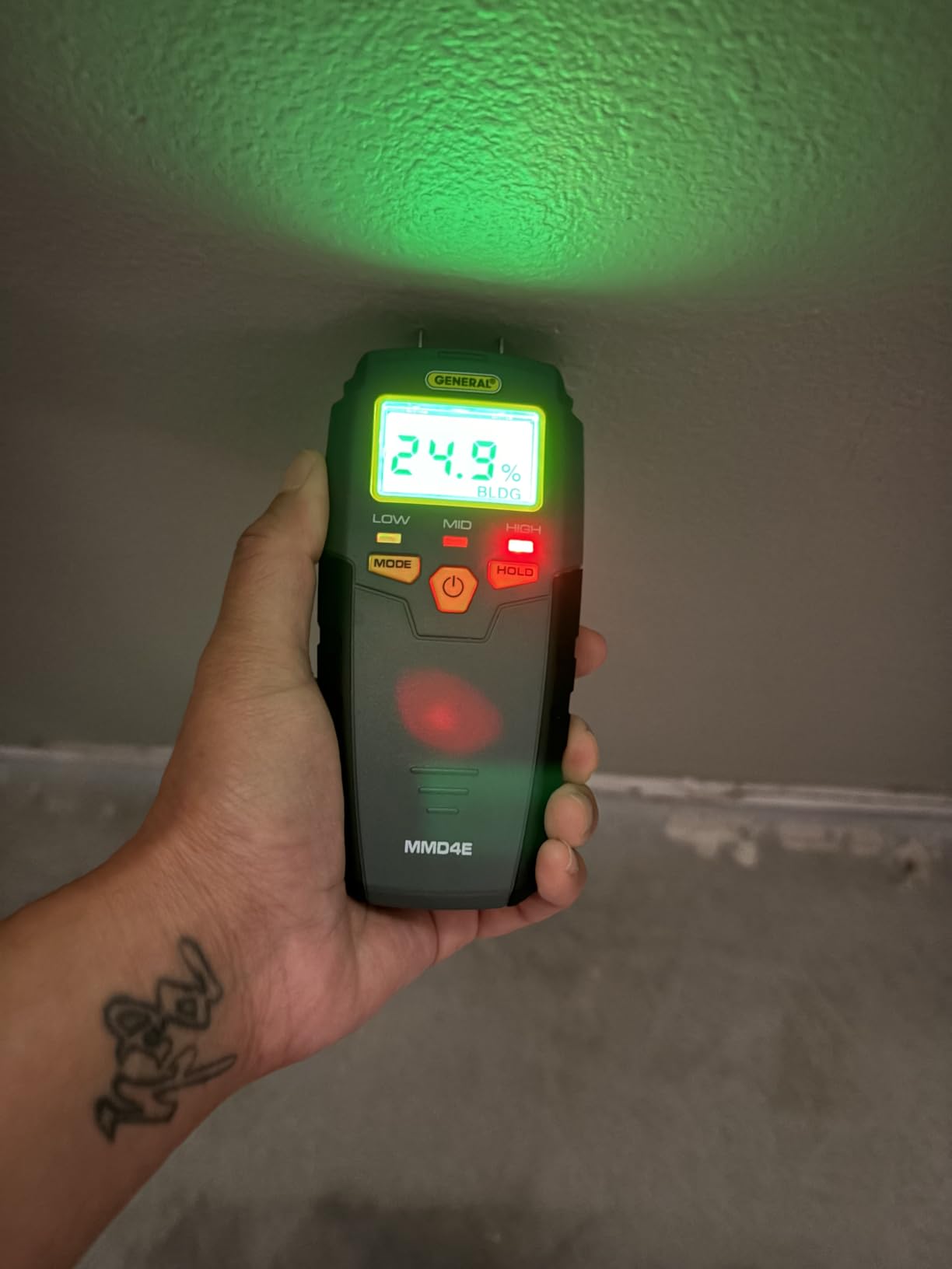 General Tools MMD4E Moisture Meter for Wood, Walls & Water Leak Detection | Pinless wood moisture meter for drywall & walls. Detects mold & humidity. Water leak detector for home moisture testing. customer photo 2