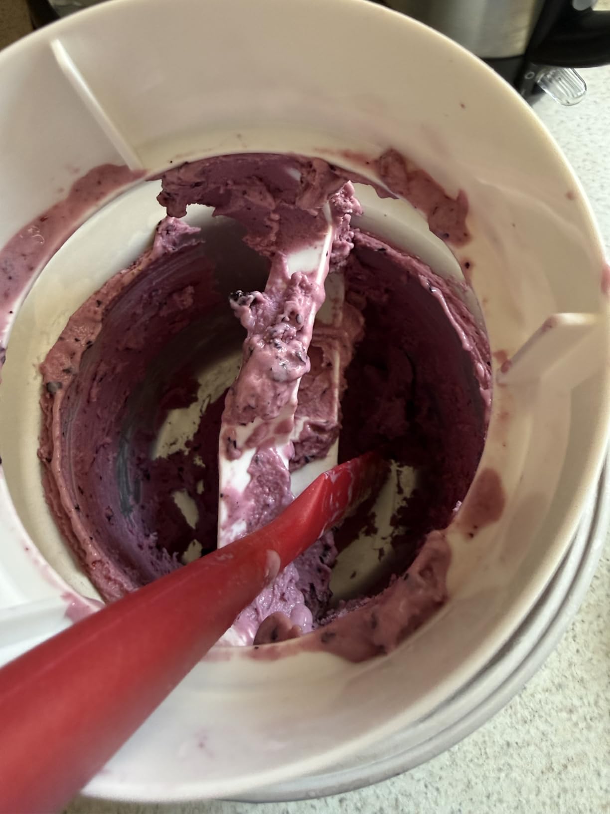 Cuisinart Ice Cream Maker, 1.5 Quart Double Insulated, Sorbet and Frozen Yogurt Maker, Ready in 20 Minutes, ICE-21P1, White customer photo 1