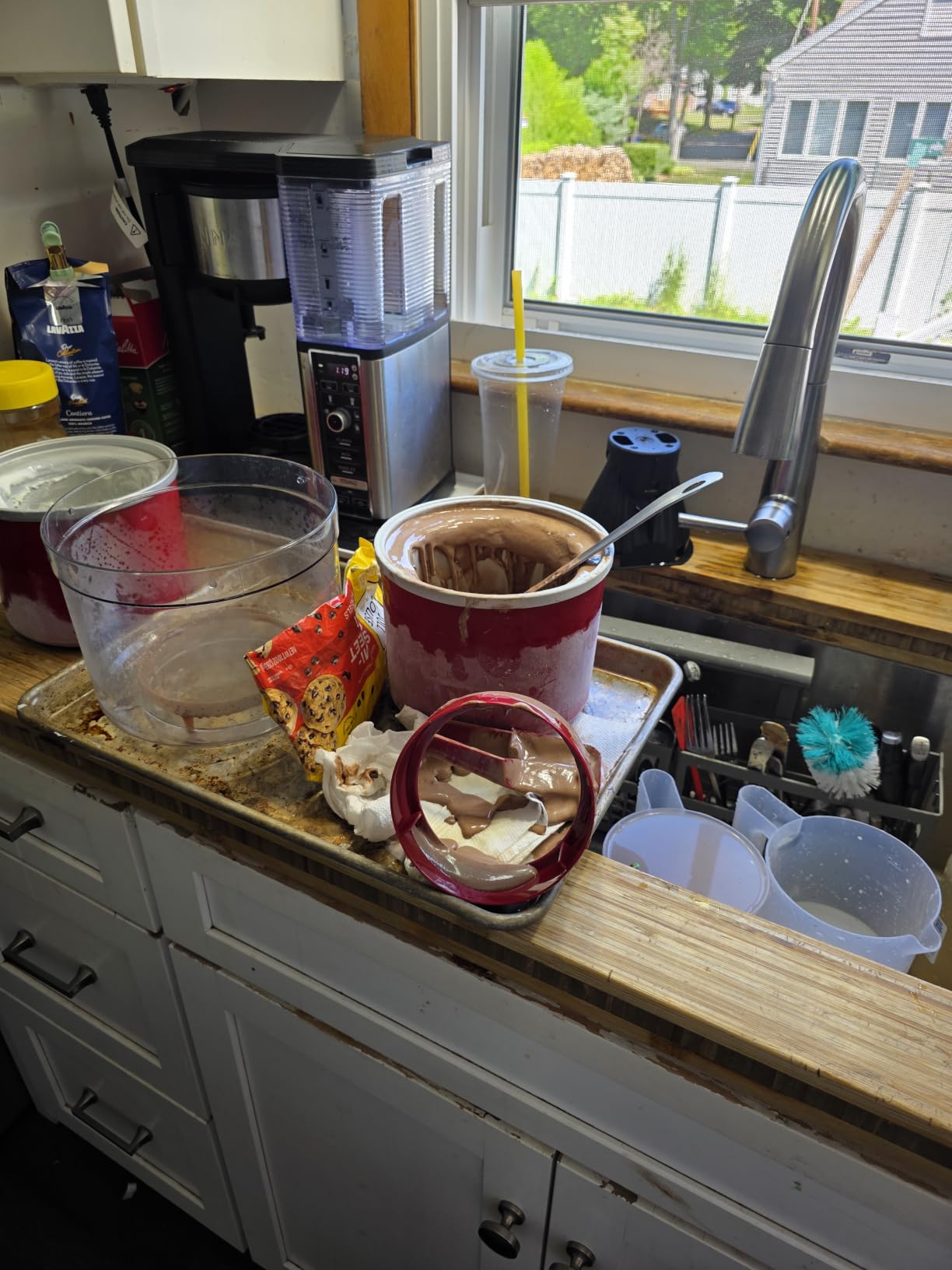 Cuisinart Ice Cream Maker, 1.5 Quart Double Insulated, Sorbet and Frozen Yogurt Maker, Ready in 20 Minutes, ICE-21P1, White customer photo 2