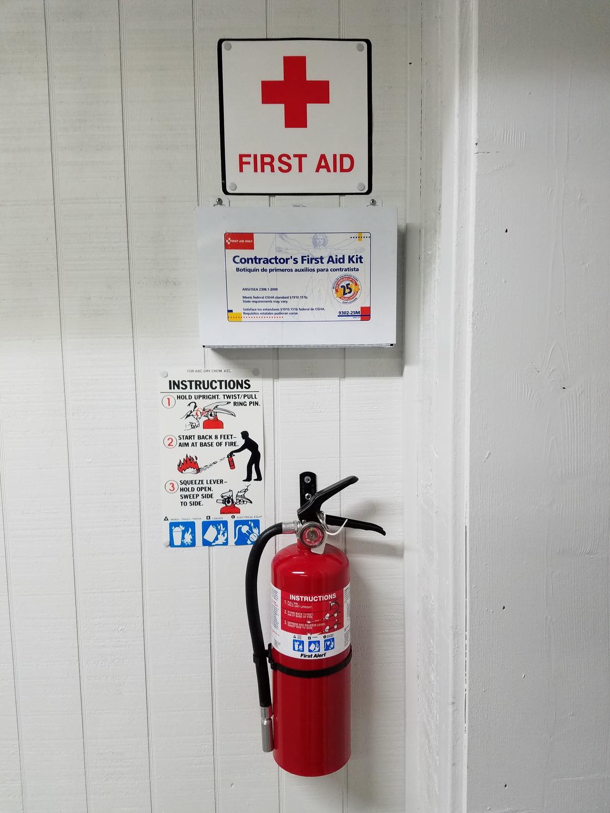 First Aid Only 9302-25M 25-Person Contractor's First Aid Kit for Home Renovation, Job Sites, and Construction Vehicles, 178 Pieces, White customer photo 1